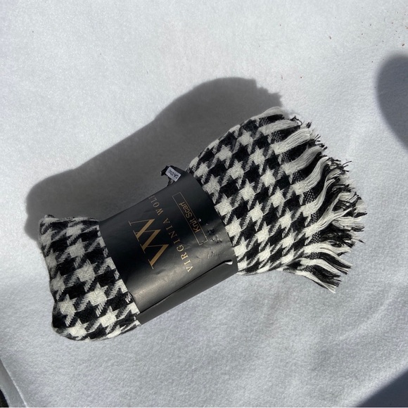 Virginia Wolf Large Houndstooth Knit Scarf One Size NWT - Picture 5 of 8